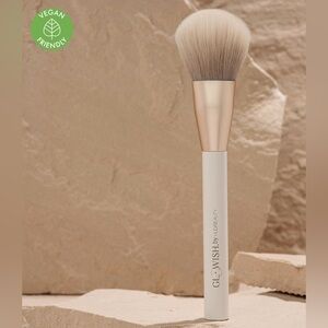 Glowish Face Brush by Hudabeauty